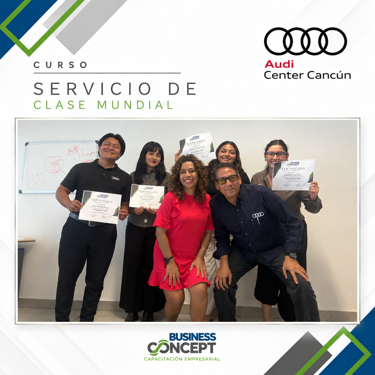 Elvira Alcaraz con el grupo de Audi Center Cancún y sus diplomas